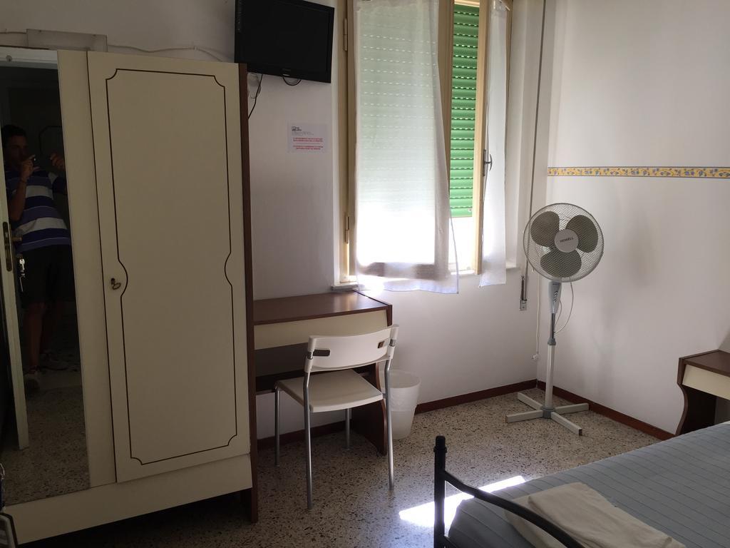 Hotel Zaghini Rimini Oda fotoğraf
